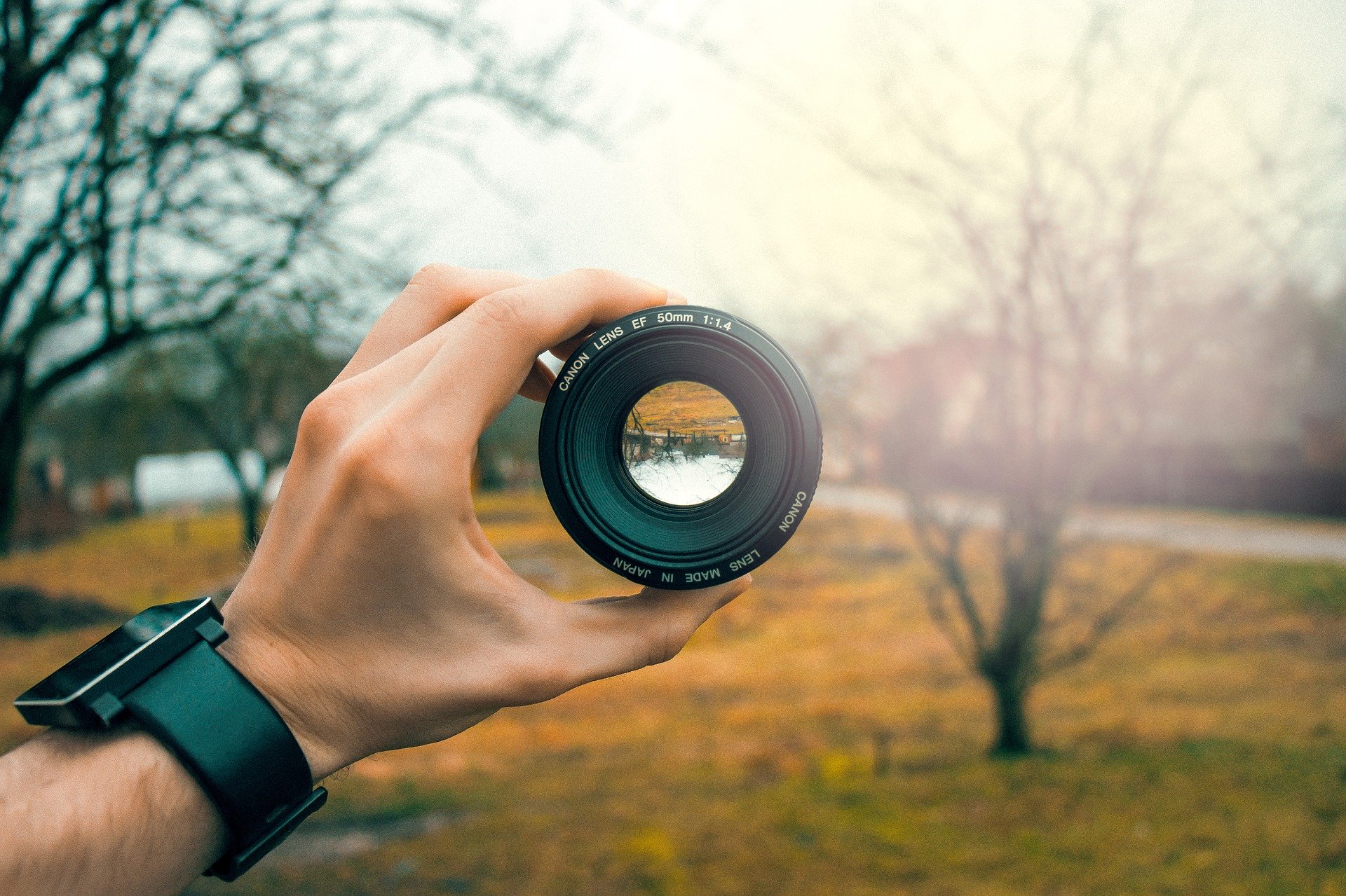lens-3046269_1920 (1)