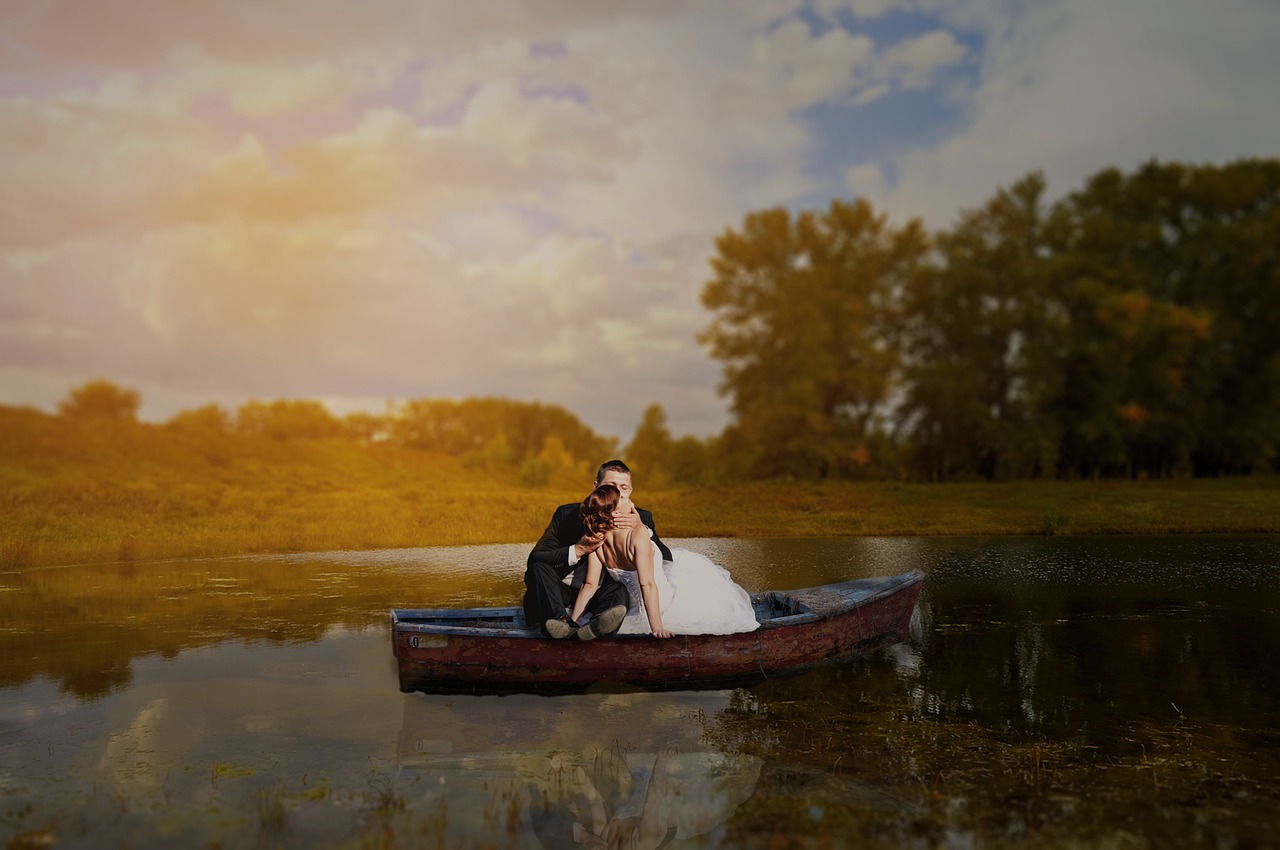 wedding-couple-2662326_1280