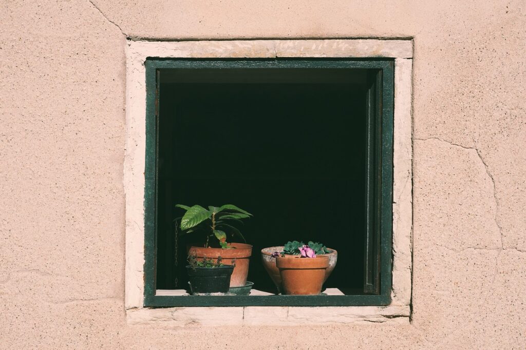 window-7209119_1280